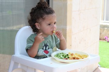 Milyen tünetek jelzik a diétahibát ételallergiás gyerekeknél?