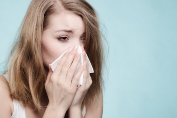 Allergiás tüneteim vannak, vagy a klíma miatt megfáztam?