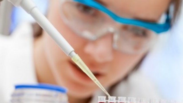 Tévúton az allergiások? Sokan pusztán vérteszt alapján diagnosztizálnának és kezelnének – piackutatási eredmény