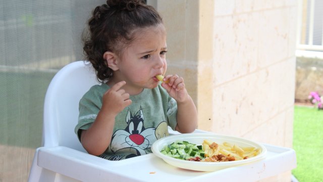 Milyen tünetek jelzik a diétahibát ételallergiás gyerekeknél?
