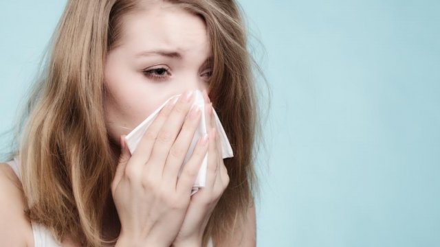 Allergiás tüneteim vannak, vagy a klíma miatt megfáztam?
