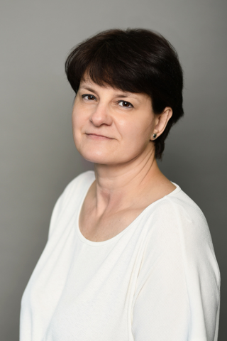 Dr. Schmidt Emese