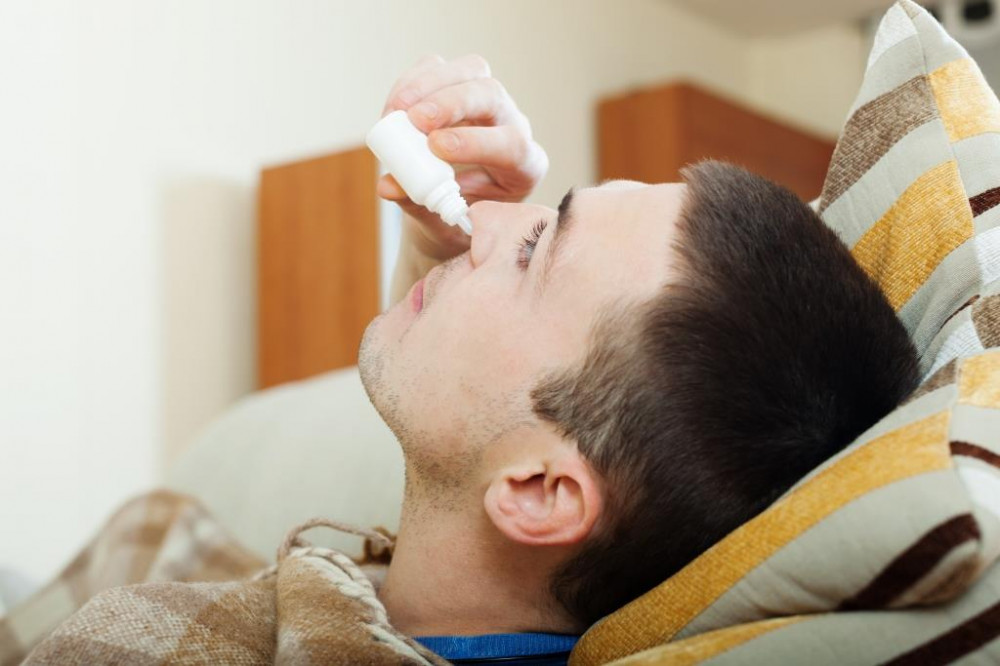 Szteroid orrspray segít az allergiás orrduguláson.