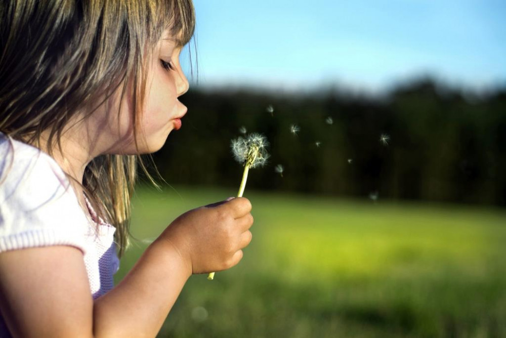 Tüneti szerekkel és allergén immunterápiával is kezelhető a szénanátha gyerekeknél.