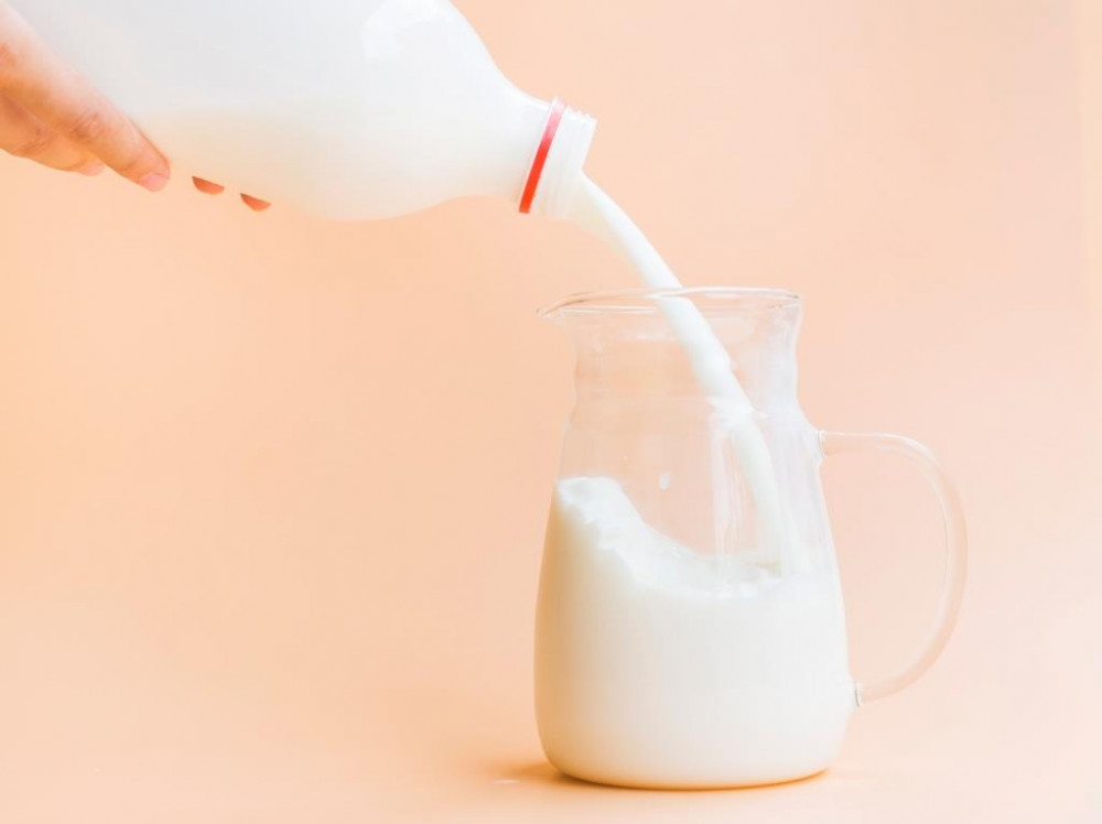 Tejallergia esetén a friss tej fogyasztása allergiás tüneteket okozhat.